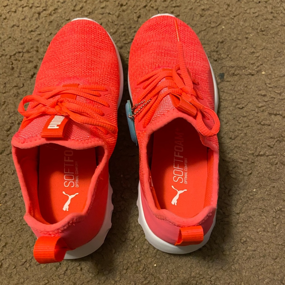Pink Puma’s size 6.5 - Picture 2 of 4